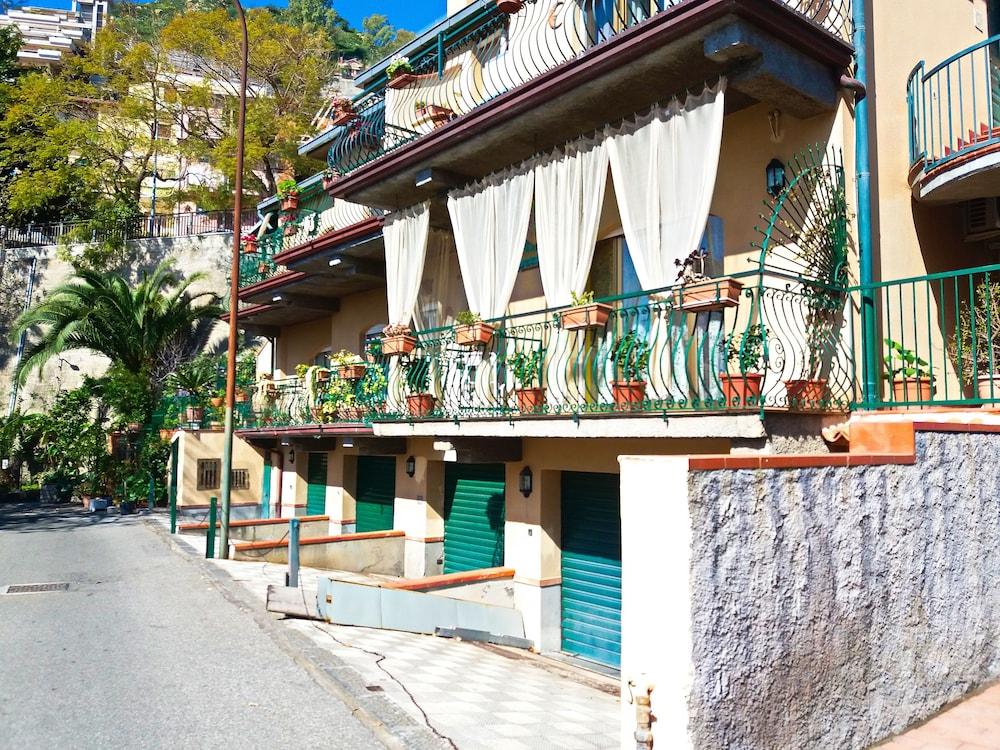 Bed And Breakfast Rosangela Taormina Exterior photo